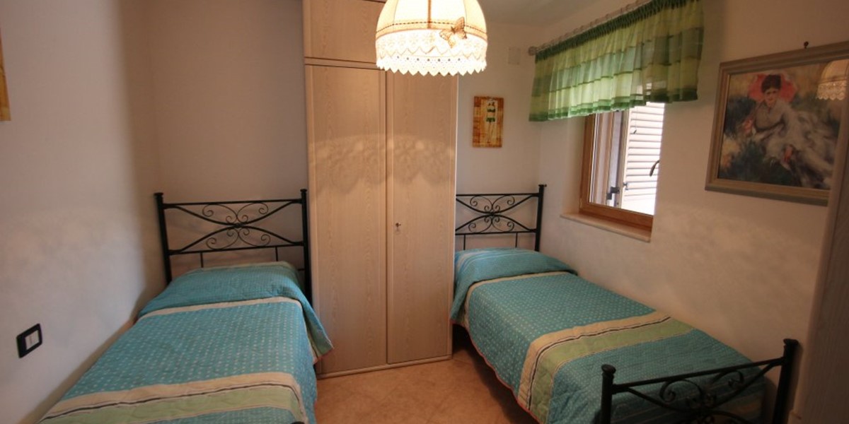 Twin bed 3.jpg